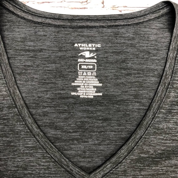 2/10 $ Athletic Works Women V-Neck T-Shirts Size XS - Picture 4 of 9